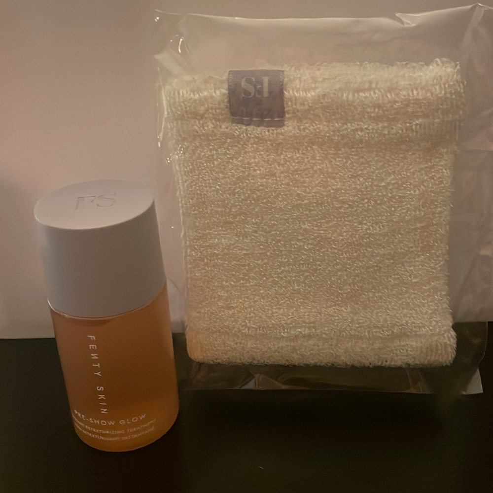 FENTY pre show glow refillable instant retexturing 10% AHA. New wob -never used